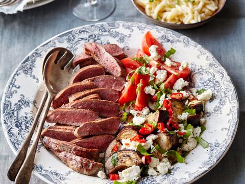Lamsfilet met aubergine en tomaat