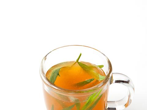 Kippenbouillon met dragon en gember