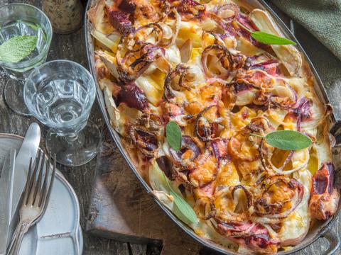 Herfstgratin met krokante uiringen