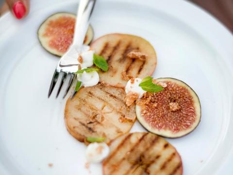 Herfstfruit met yoghurt en munt