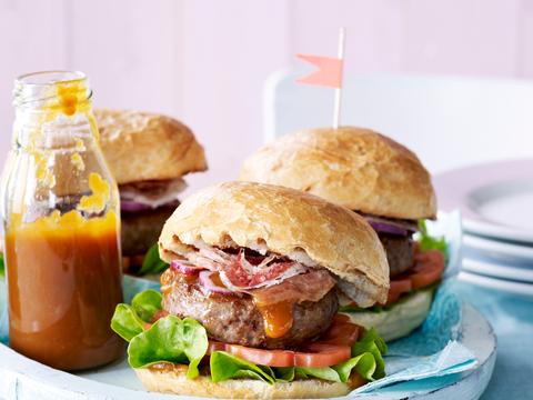 Luxeburger met ketchup