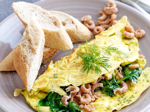 Omelet met garnaal en spinazie
