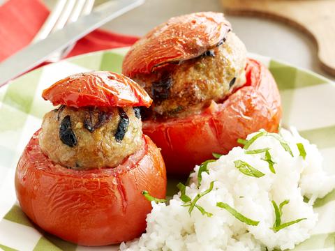 Gevulde tomaten met zwarte olijven