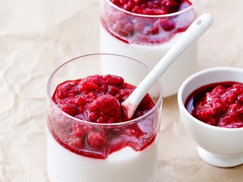 Panna cotta met kokos en frambozen