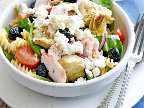 Pastasalade met artisjok en kip