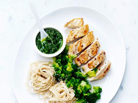 Quinoapasta met broccoli en kip
