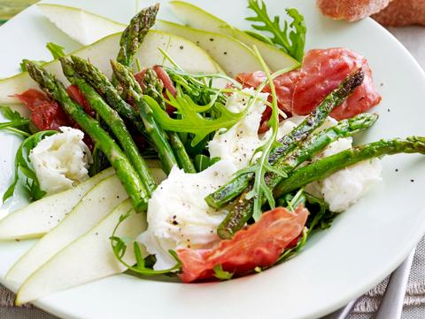 Salade met buffelmozzarella en groene asperges