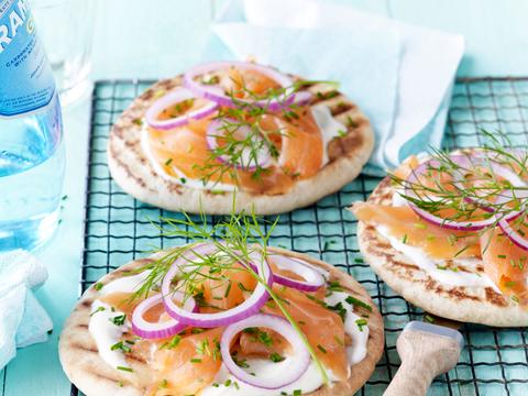 Snelle pizza met gerookte zalm