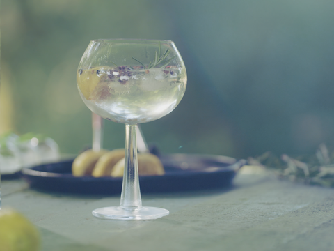 Gin tonic met gegrilde citroen
