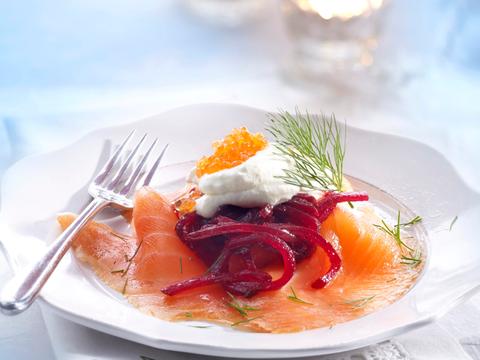 Wilde zalm met biet en wodkaroom