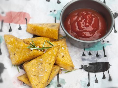 Polentakoekjes met tomatendip