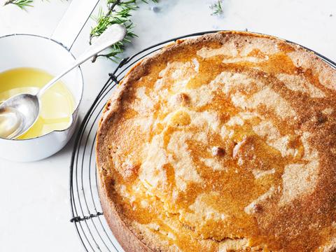 Polentacake met citroen en rozemarijn
