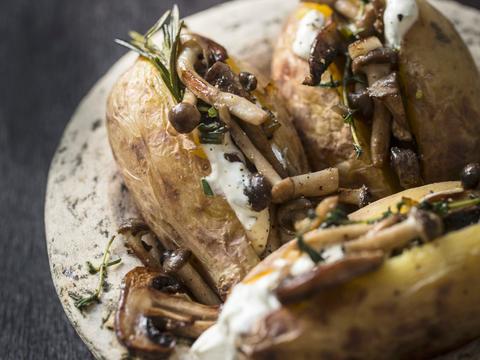 Gepofte aardappelen met boschampignons