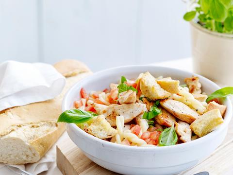 Bruschetta chicken-pastasalade