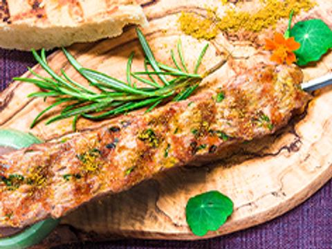 Adana kebab, tomatensalsa met munt