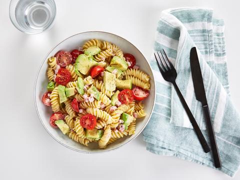 Pastasalade met avocado en ham