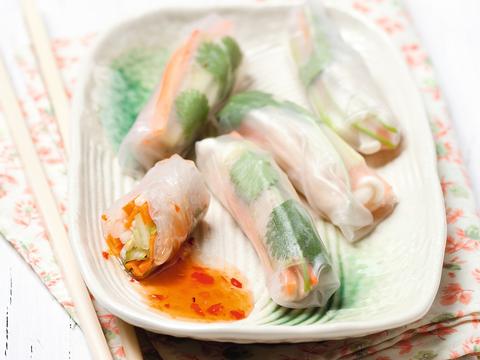 Rauwkostrolletjes met chilidressing