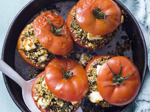 Tomates farcies au quinoa et aux légumes