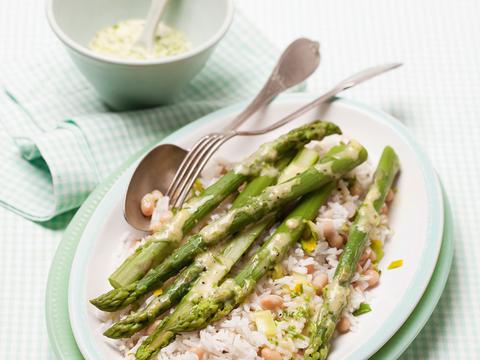 Salade van rijst en asperges