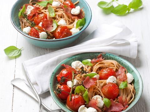 Snelle pasta met kerstomaatjes en bacon