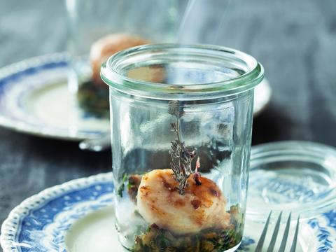 Gerookte sint-jakobsvruchten met kastanjechampignons