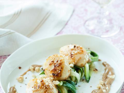 Sint-jakobsvruchten met hazelnoot, courgette en een balsamicosausje