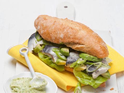 Salade van haring en avocado
