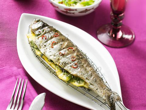 Forel met ananas