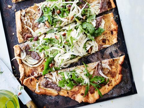 Pizza met eendenborst en venkel
