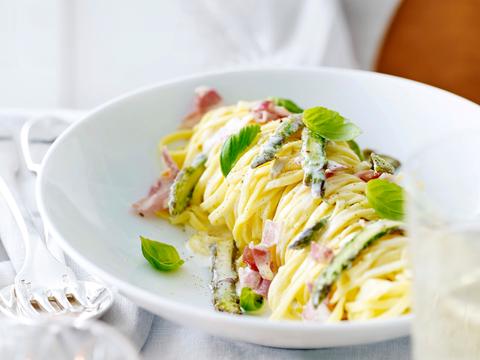 Linguine met pancetta en groene asperges