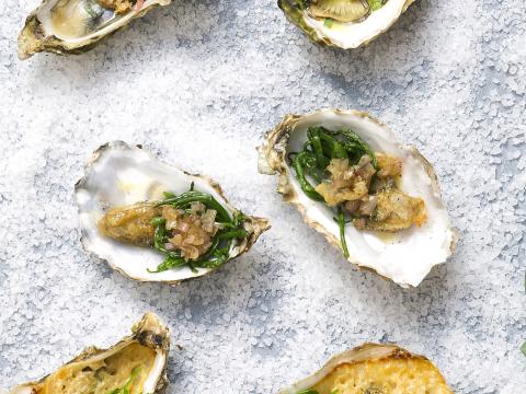 Gebakken oester met krokante zeekraal