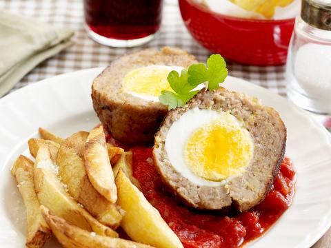 Vogelnestjes met tomatensaus en dikke frieten