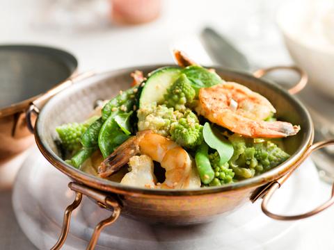 Pittige scampi's met boontjes en romanesco