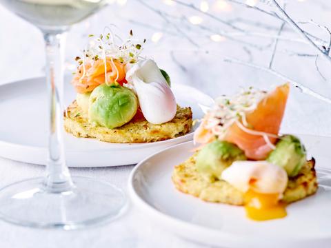 bloemkooltoast zalm avocado en kwartelei