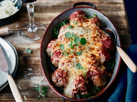 Gehaktballetjes in tomatensaus met spinazie
