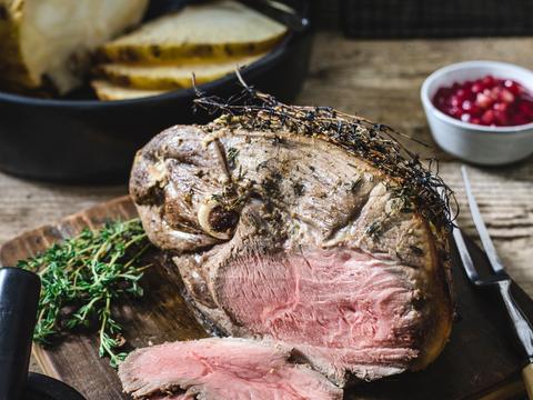 Gemarineerde lamsbout met granaatappelsaus