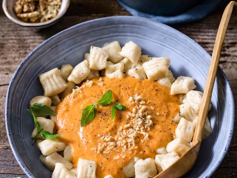 Aardappelgnocchi met paprika-pompoensaus