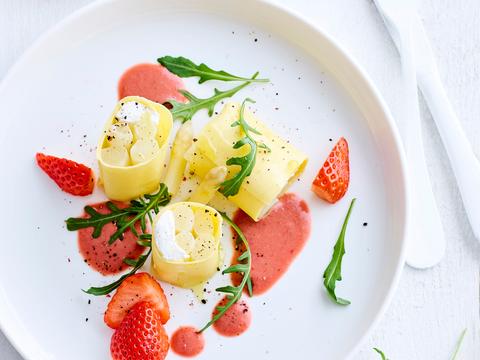 Pastarol gevuld met asperges en geitenkaas