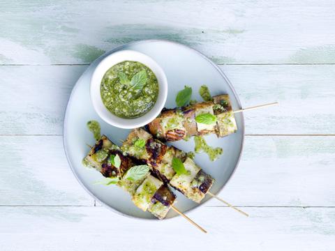 Halloumi saté met muntpesto