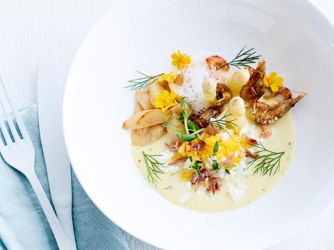 Asperges met garnalen en varkenspoot
