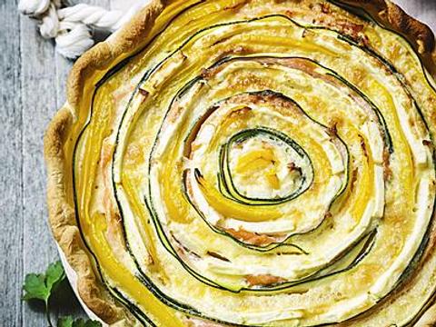 Groentequiche met gerookte zalm en feta