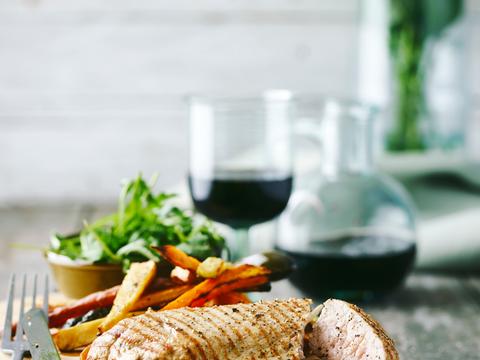 Kalfsfilet met groentefrietjes en knoflook