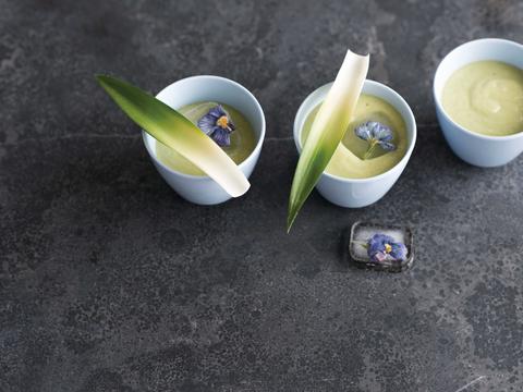 Koud soepje van avocado, komkommer en ananas