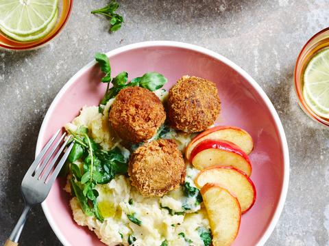 Falafel met waterkerspuree en gebakken appeltjes