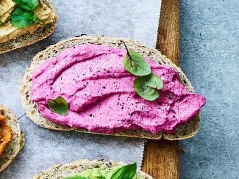Rode-bietenspread met mierikswortel en tijm