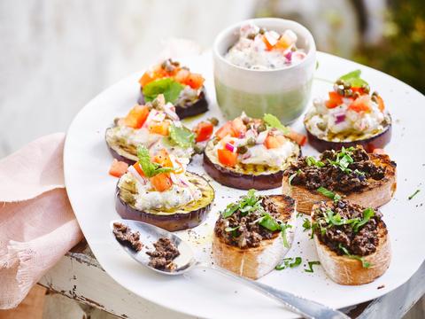 Geroosterde aubergine met ricotta, tomaat en munt