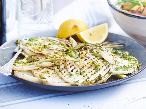 Venkelsalade met parmezaan en pistache