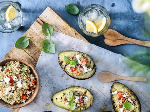 Gegrilde avocado’s met quinoasalade