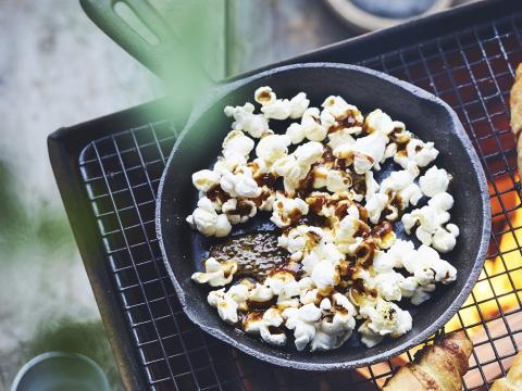 BBQ-popcorn met kaneel en gember