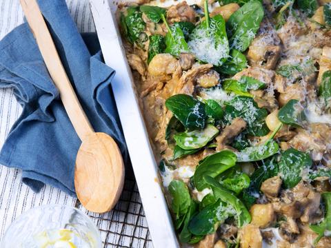 Restjespannetje met kip, gnocchi, spinazie en champignonsaus